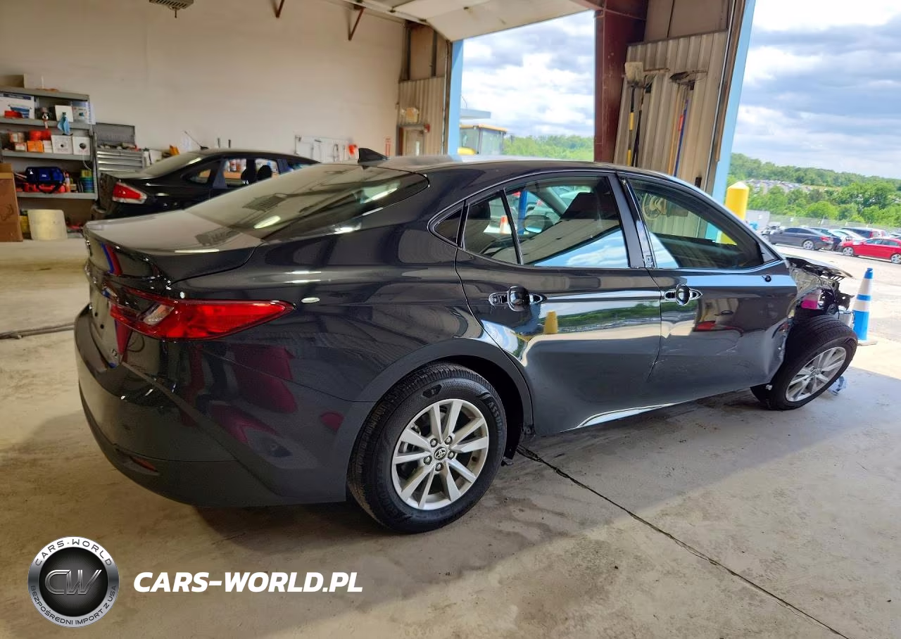2026 Toyota Camry Le VIN:4T1DAACK3TU724338 - 3