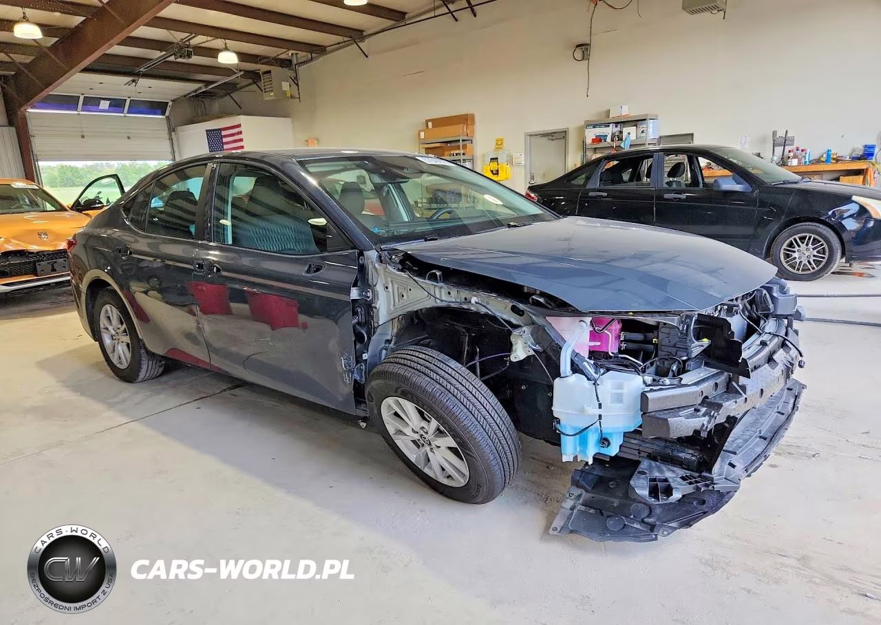 2026 Toyota Camry Le VIN:4T1DAACK3TU724338 - 4