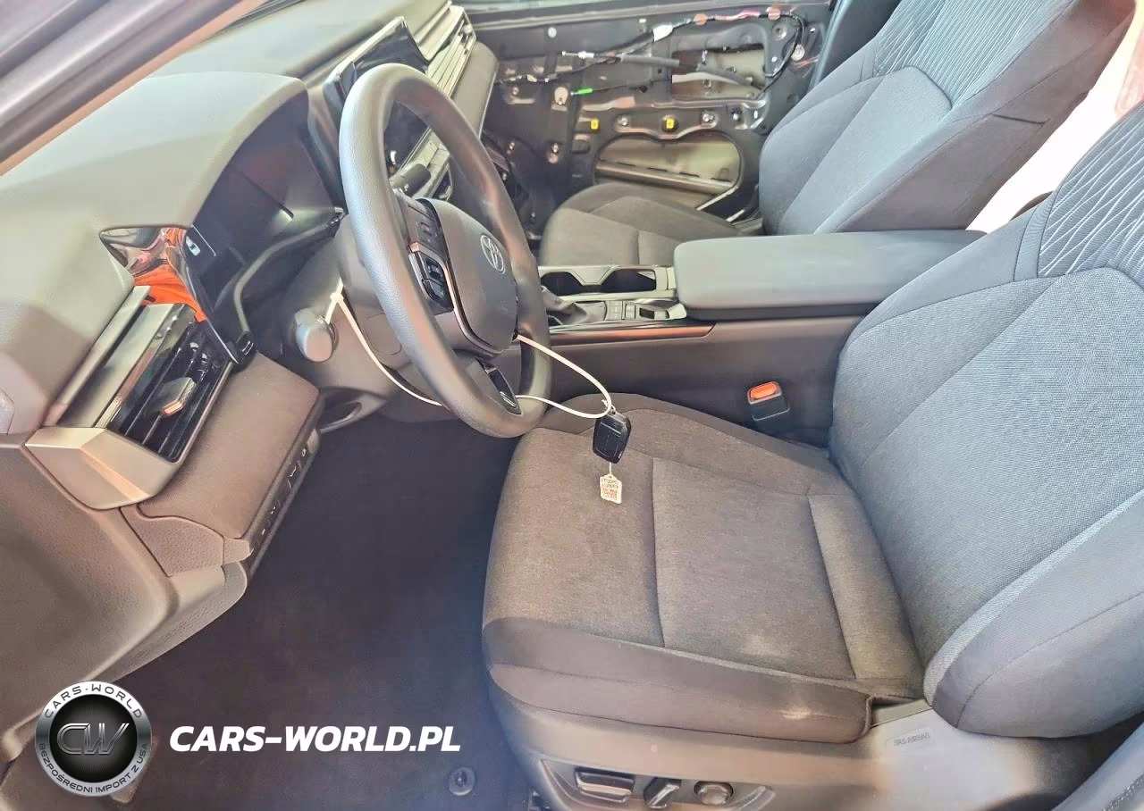2026 Toyota Camry Le VIN:4T1DAACK3TU724338 - 7