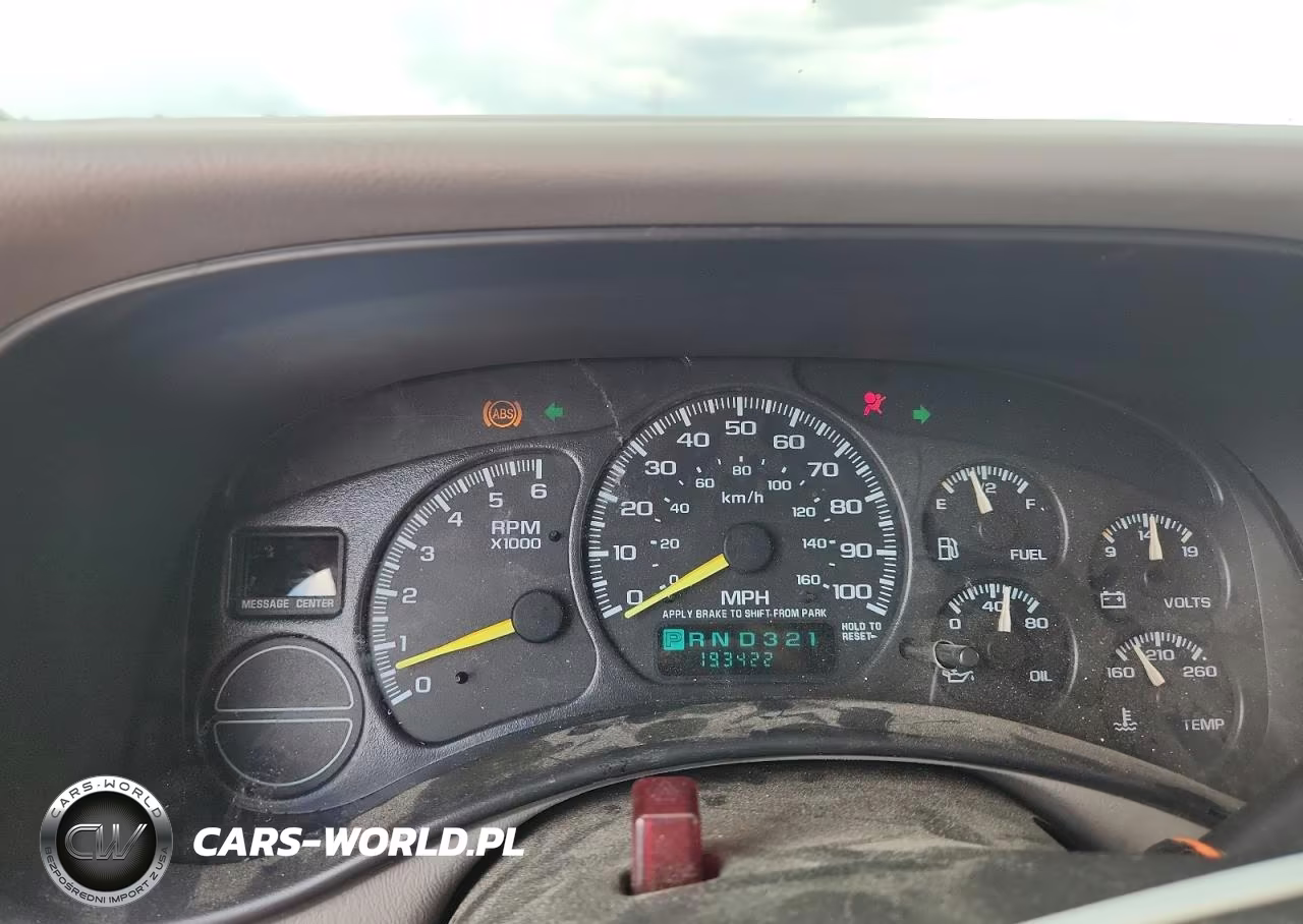 2000 Chevrolet Tahoe C1500 VIN:1GNEC13T6YJ189601 - 9
