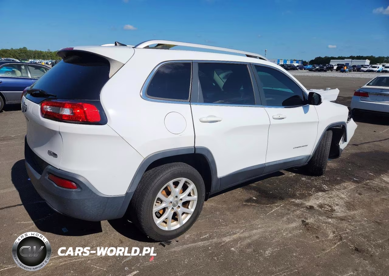 2018 Jeep Cherokee Latitude Plus VIN:1C4PJLLB4JD534123 - 3
