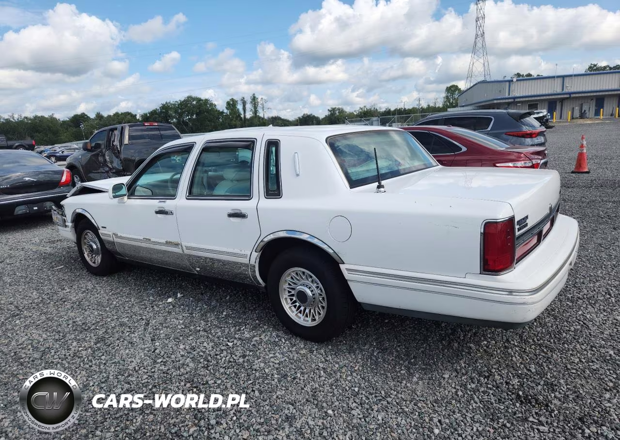 1996 Lincoln Town Car Executive VIN:1LNLM81W3TY732899 - 2