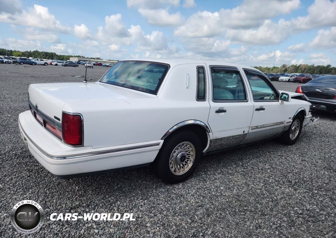 1996 Lincoln Town Car Executive VIN:1LNLM81W3TY732899 - 3