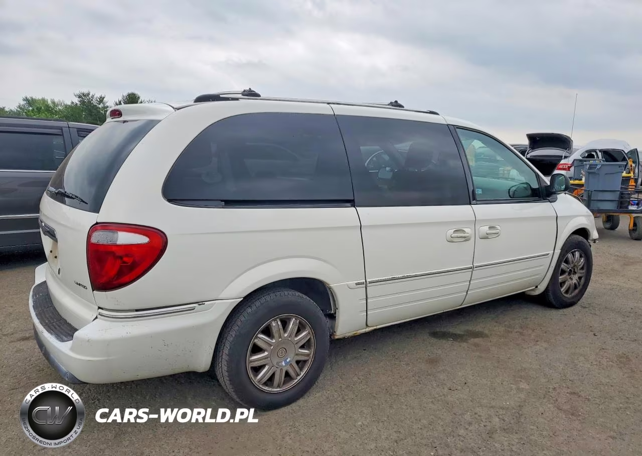 2005 Chrysler Town & Country Limited VIN:2C8GP64L95R470718 - 3