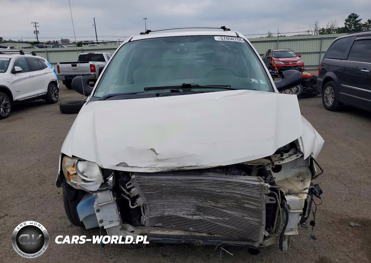 2005 Chrysler Town & Country Limited VIN:2C8GP64L95R470718 - 5