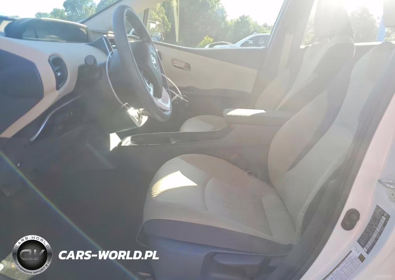 2018 Toyota Prius Two VIN:JTDKBRFUXJ3066184 - 7