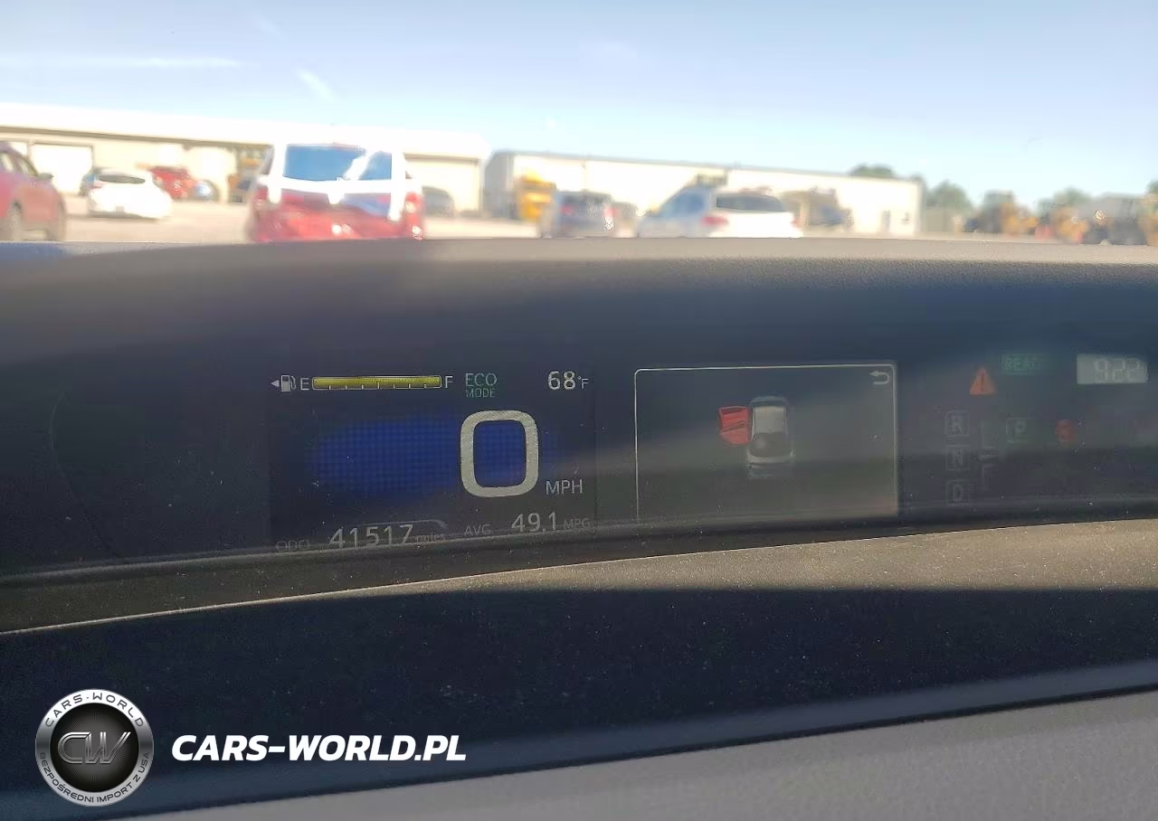 2018 Toyota Prius Two VIN:JTDKBRFUXJ3066184 - 9