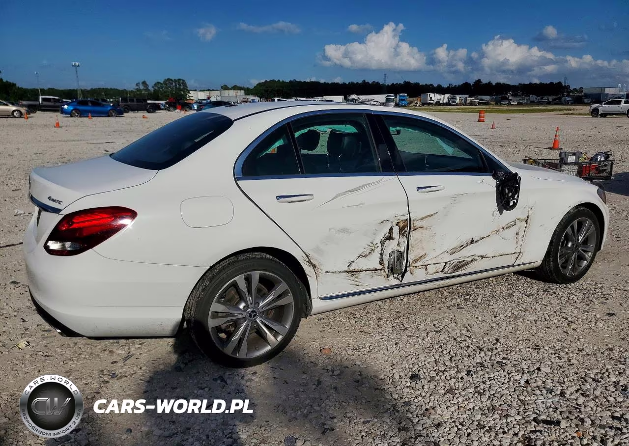 2018 Mercedes-Benz C 300 4Matic VIN:55SWF4KB5JU274925 - 3