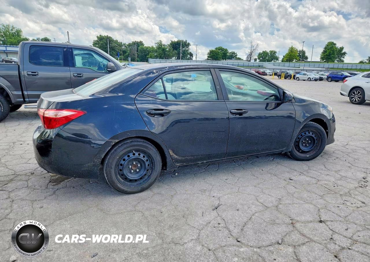 2017 Toyota Corolla Le VIN:5YFBURHE9HP584997 - 3