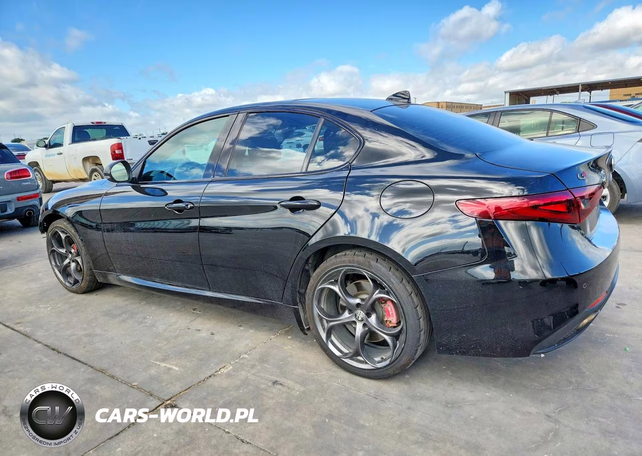 2018 Alfa Romeo Giulia Ti Q4 VIN:ZARFAEEN0J7597447 - 2