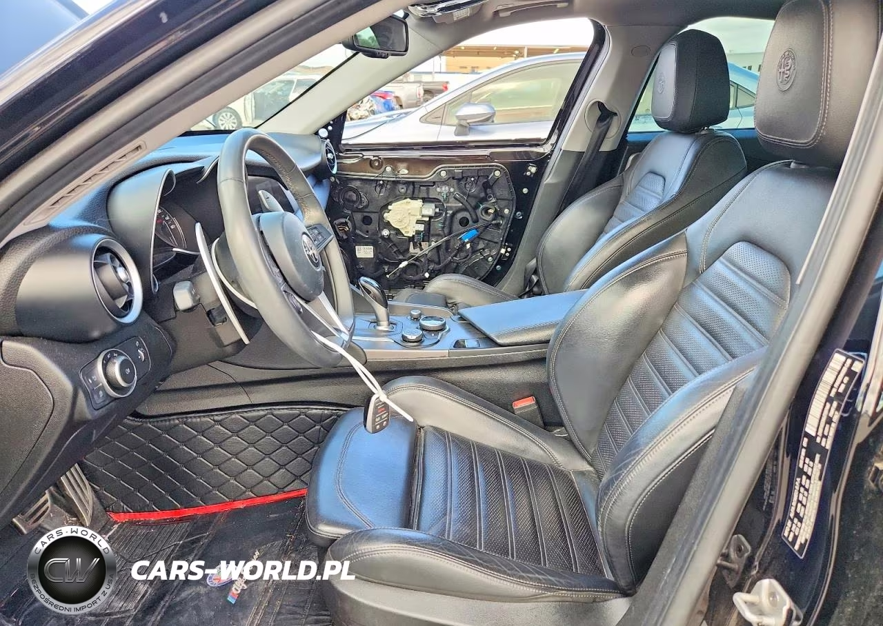 2018 Alfa Romeo Giulia Ti Q4 VIN:ZARFAEEN0J7597447 - 7