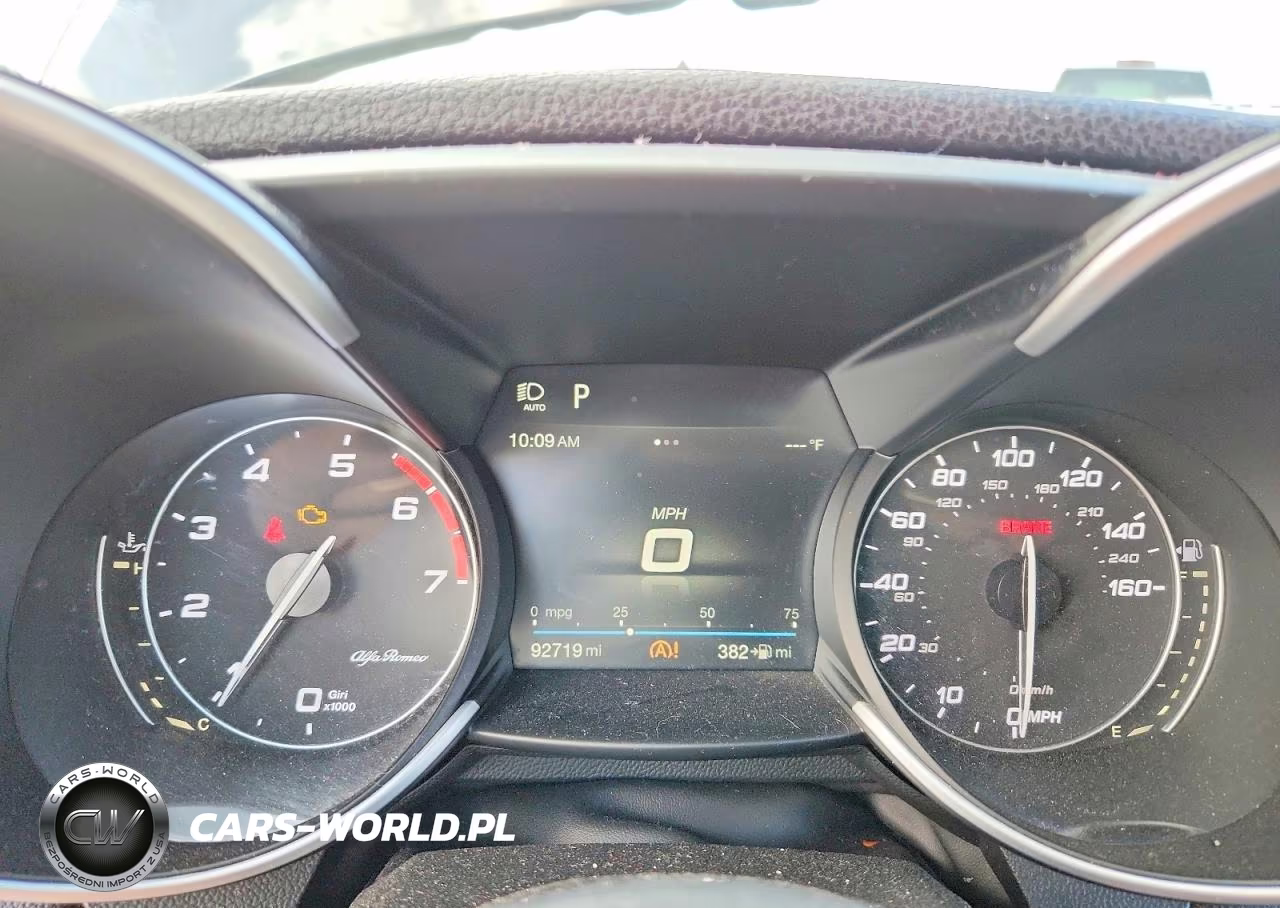 2018 Alfa Romeo Giulia Ti Q4 VIN:ZARFAEEN0J7597447 - 9