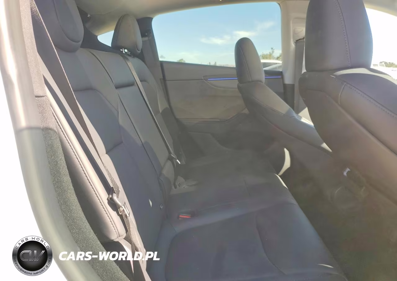 2026 Tesla Model Y VIN:7SAYGDEE8TF338880 - 11