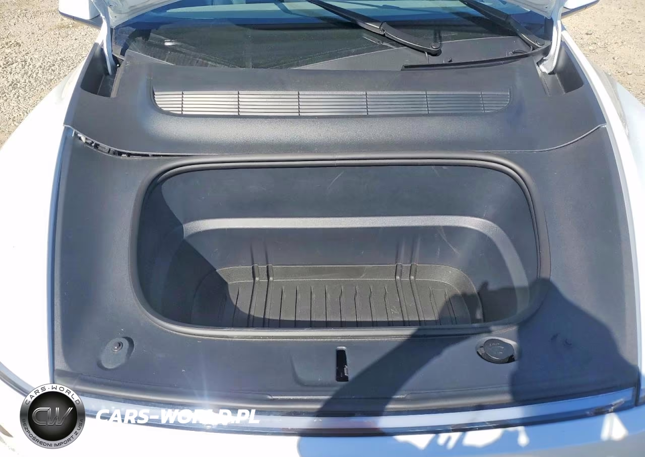 2026 Tesla Model Y VIN:7SAYGDEE8TF338880 - 12