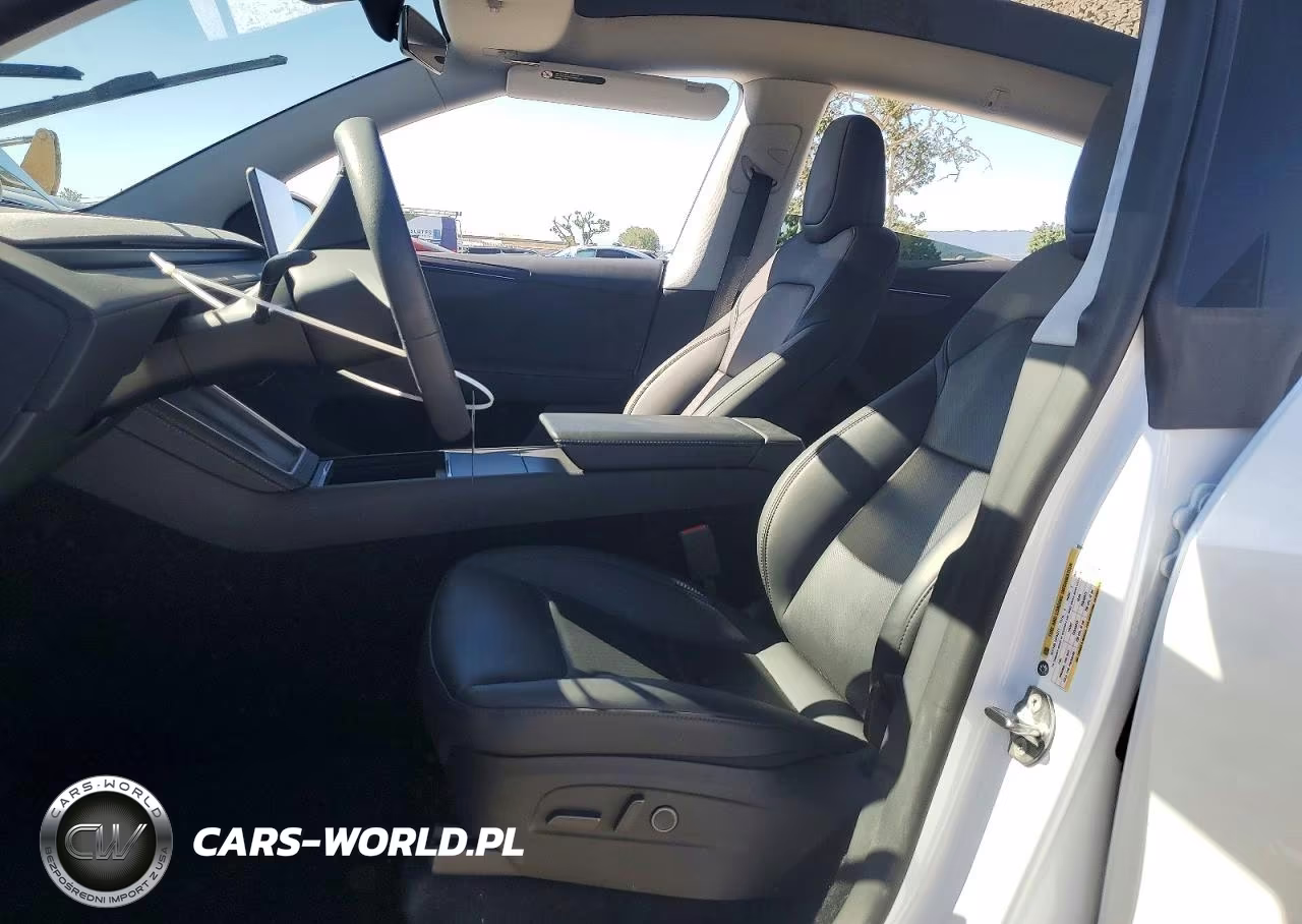 2026 Tesla Model Y VIN:7SAYGDEE8TF338880 - 7