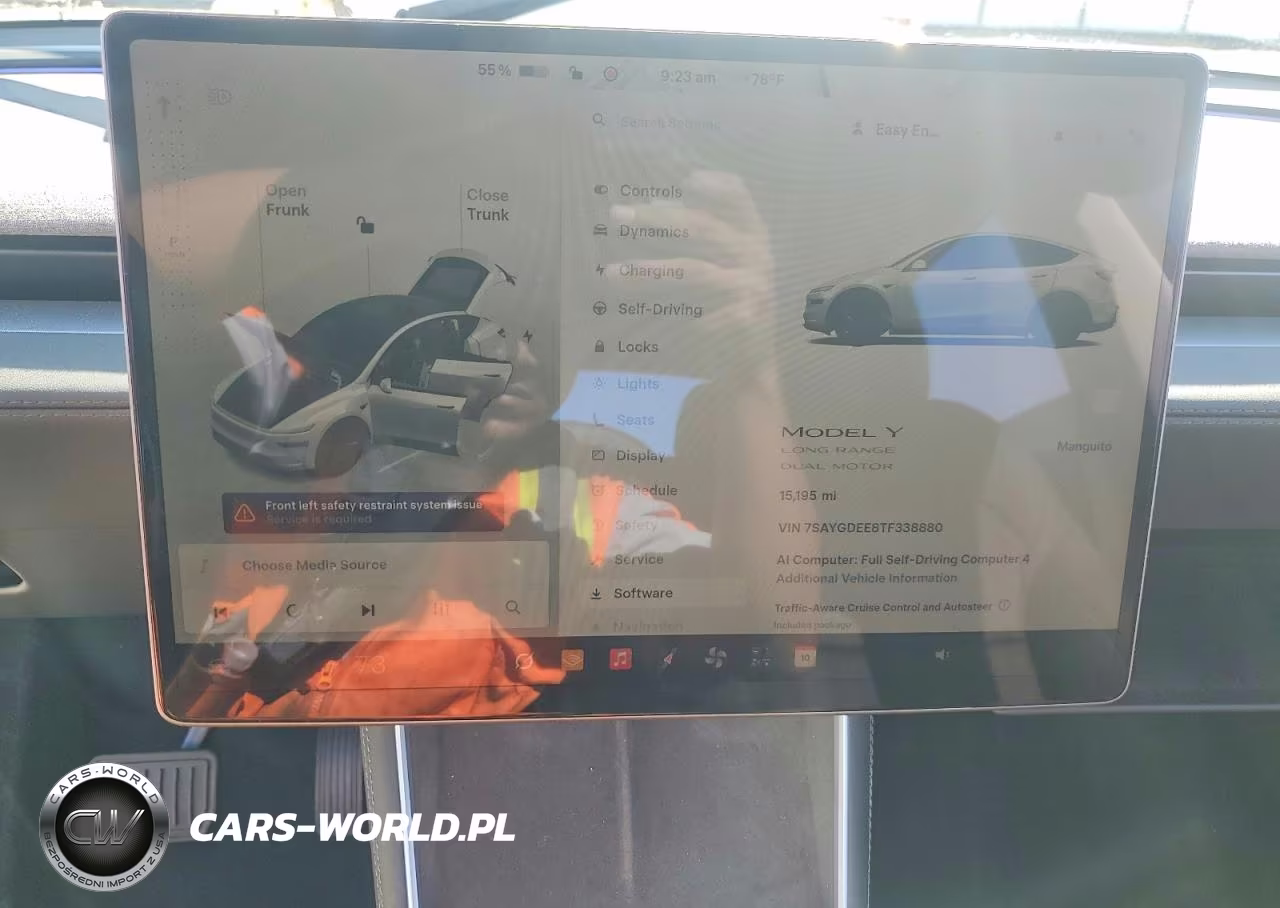 2026 Tesla Model Y VIN:7SAYGDEE8TF338880 - 9