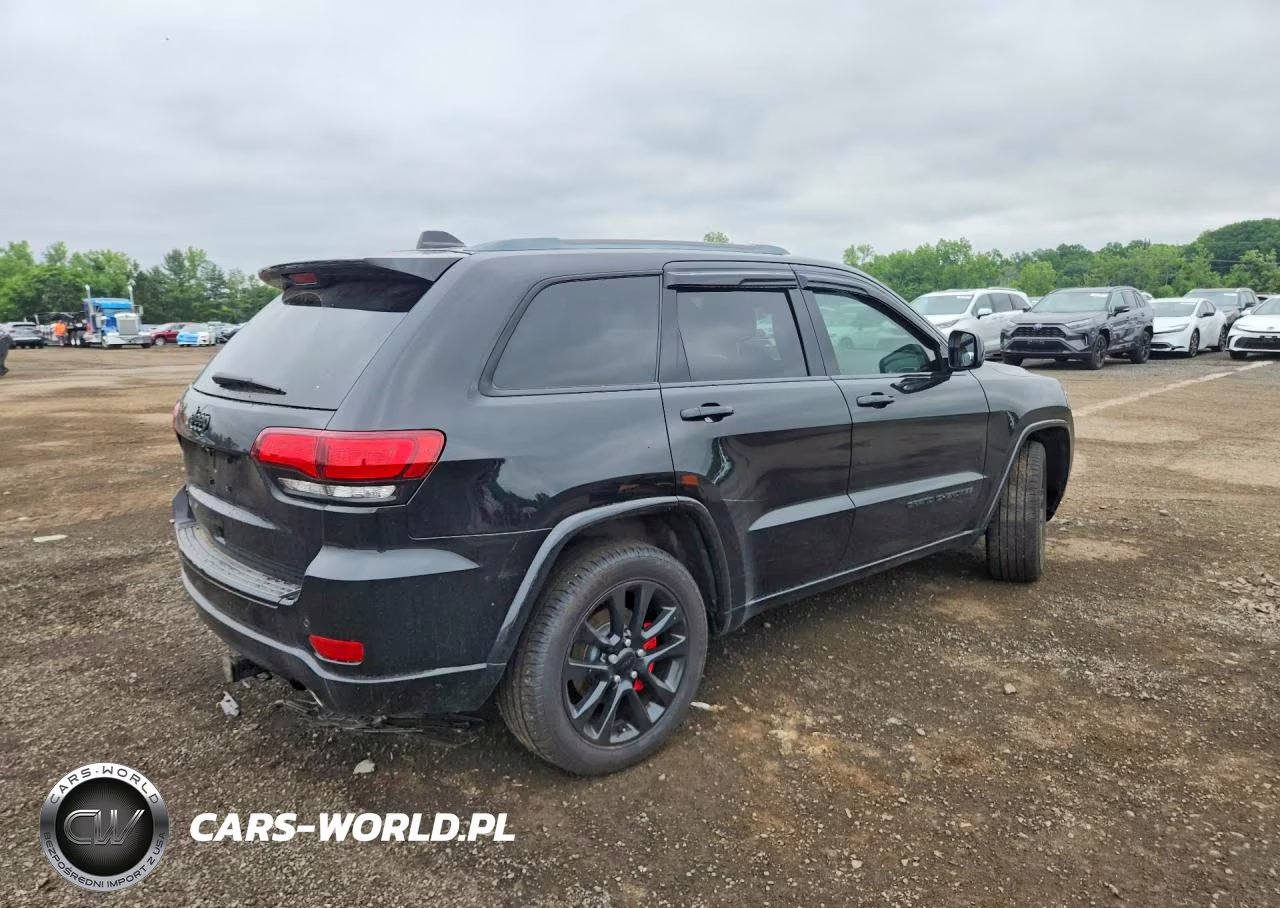 2018 Jeep Grand Cherokee Laredo VIN:1C4RJFAG9JC204136 - 3