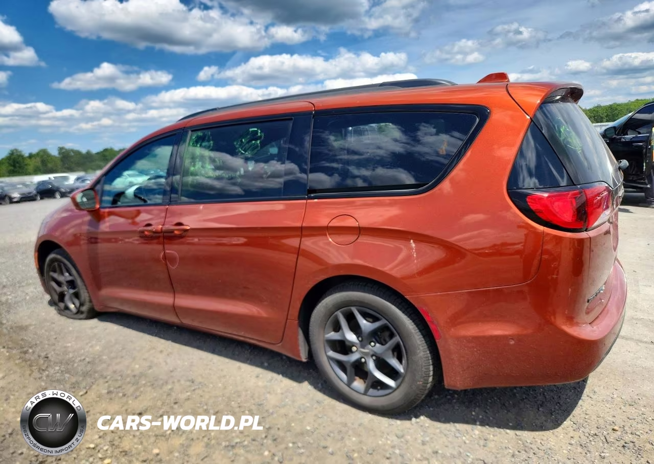 2018 Chrysler Pacifica Touring L VIN:2C4RC1BG9JR317118 - 2