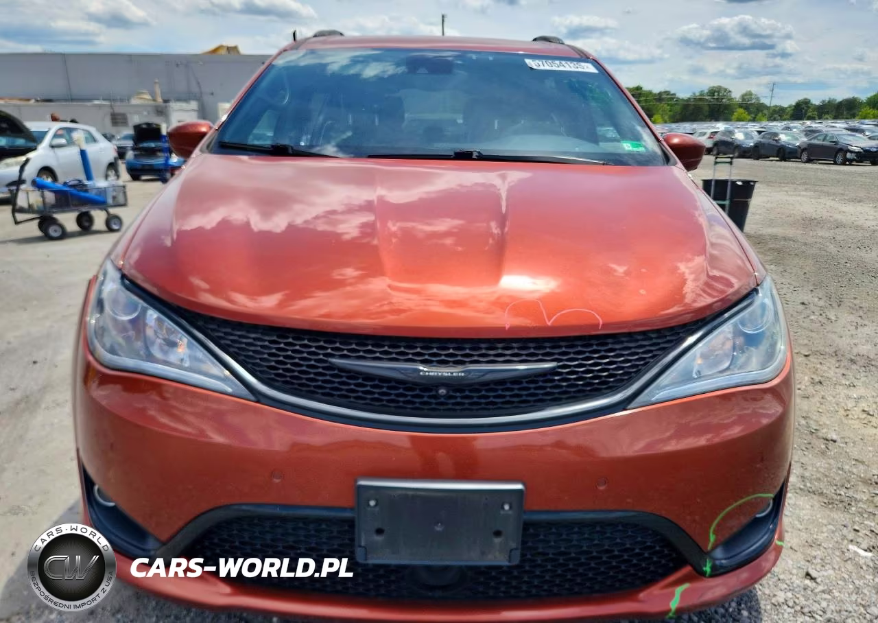 2018 Chrysler Pacifica Touring L VIN:2C4RC1BG9JR317118 - 5