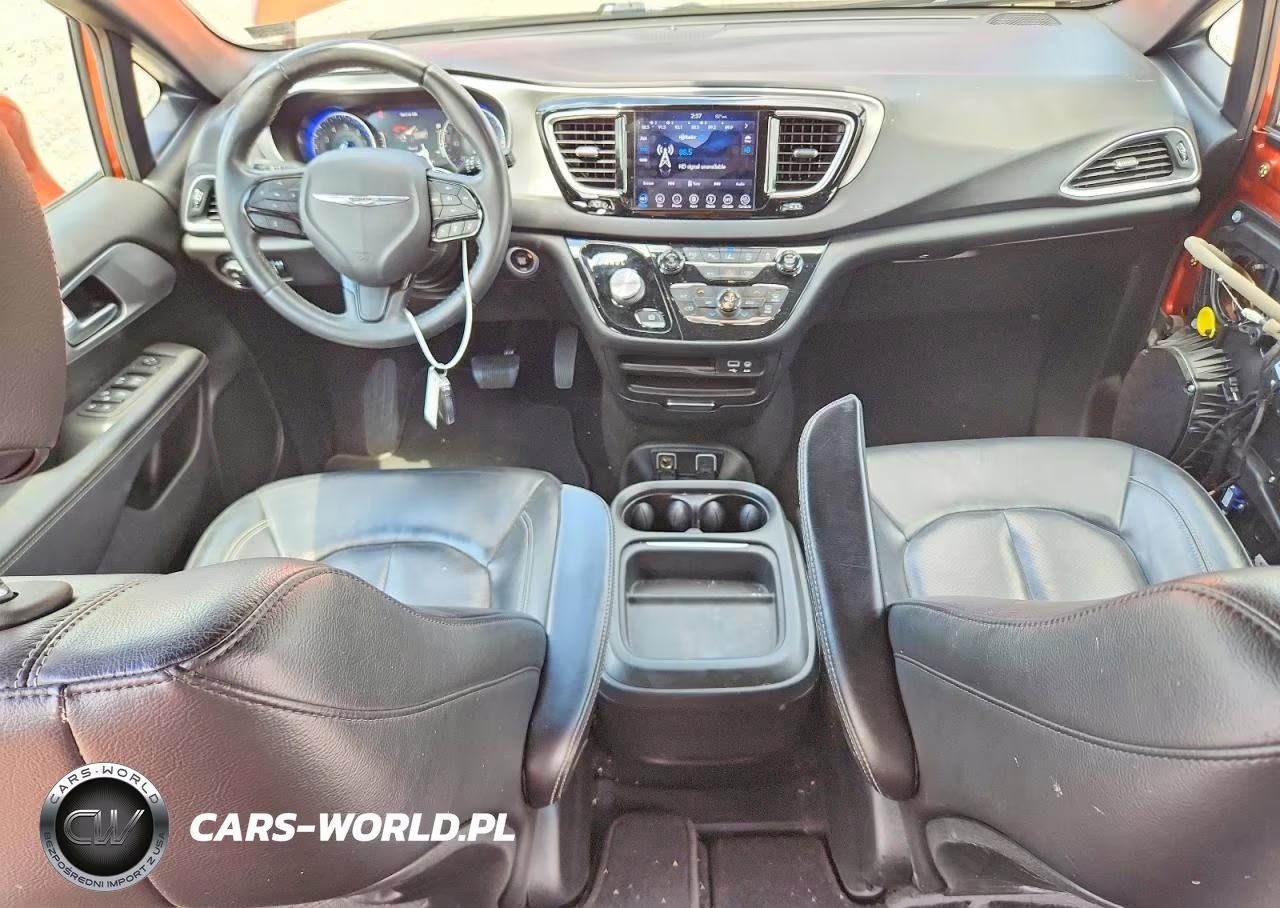 2018 Chrysler Pacifica Touring L VIN:2C4RC1BG9JR317118 - 8