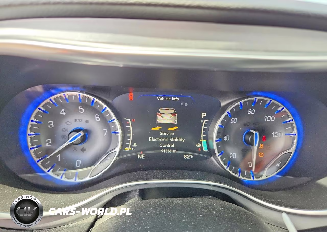 2018 Chrysler Pacifica Touring L VIN:2C4RC1BG9JR317118 - 9