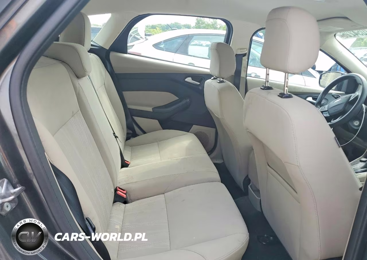 2018 Ford Focus Se VIN:1FADP3K27JL252279 - 10
