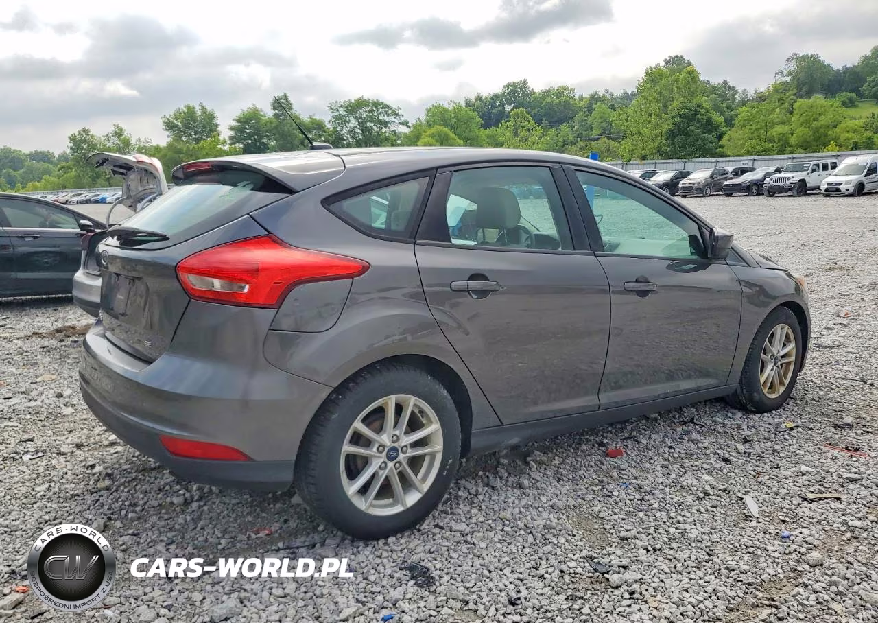 2018 Ford Focus Se VIN:1FADP3K27JL252279 - 3