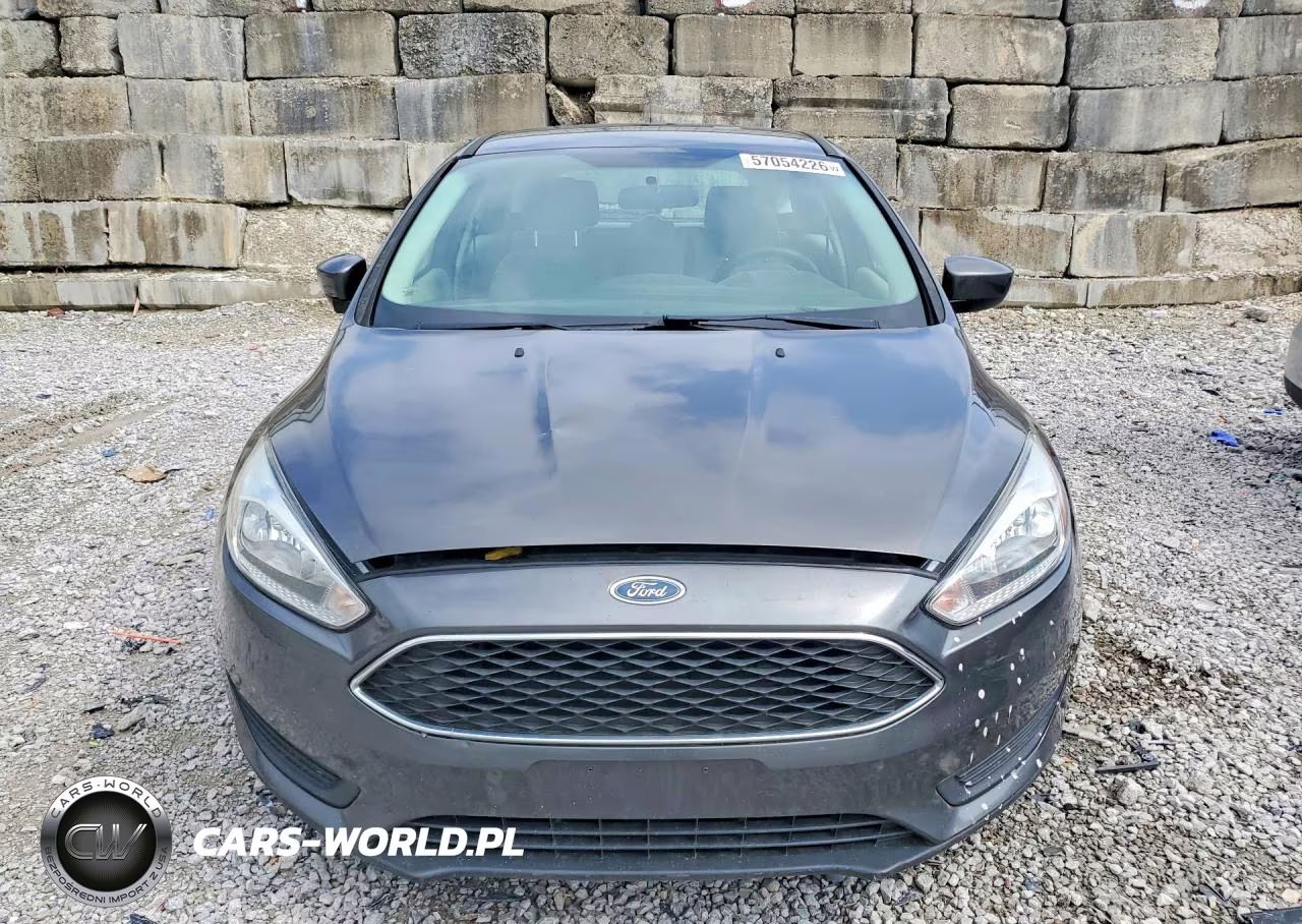 2018 Ford Focus Se VIN:1FADP3K27JL252279 - 5