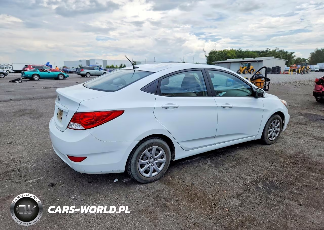2014 Hyundai Accent Gls VIN:KMHCT4AE4EU715915 - 3