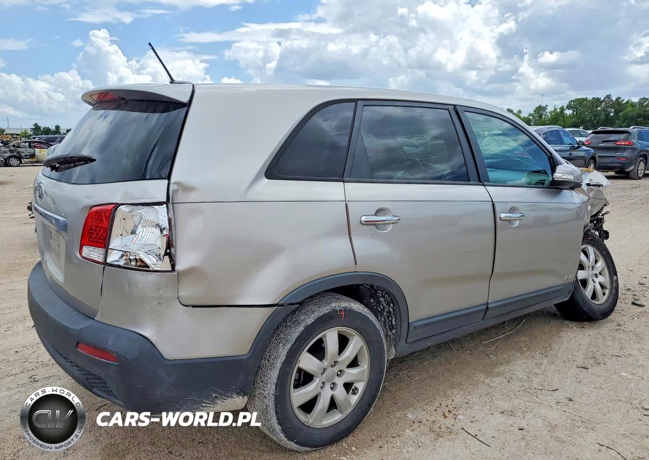 2013 Kia Sorento Lx VIN:5XYKTDA63DG406347 - 3