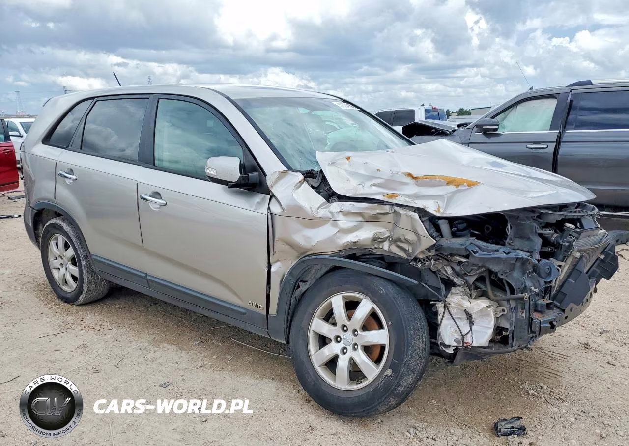 2013 Kia Sorento Lx VIN:5XYKTDA63DG406347 - 4