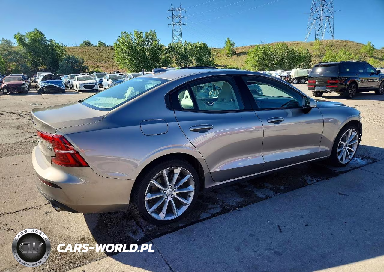 2021 Volvo S60 T6 Momentum VIN:7JRA22TK7MG081987 - 3