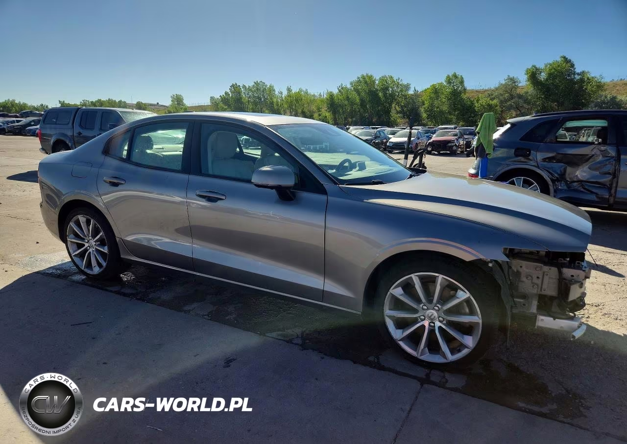 2021 Volvo S60 T6 Momentum VIN:7JRA22TK7MG081987 - 4
