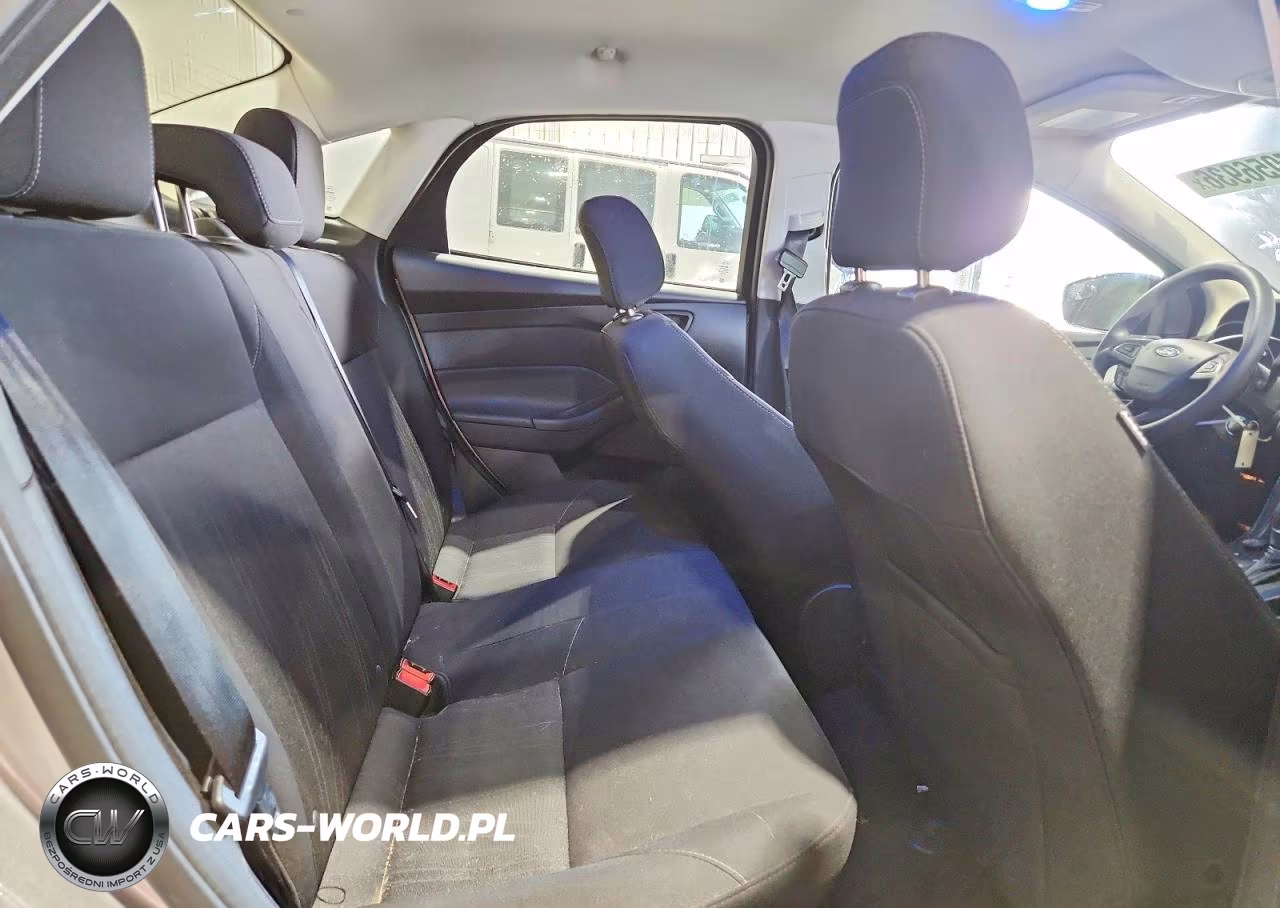 2018 Ford Focus Se VIN:1FADP3FE0JL329949 - 10