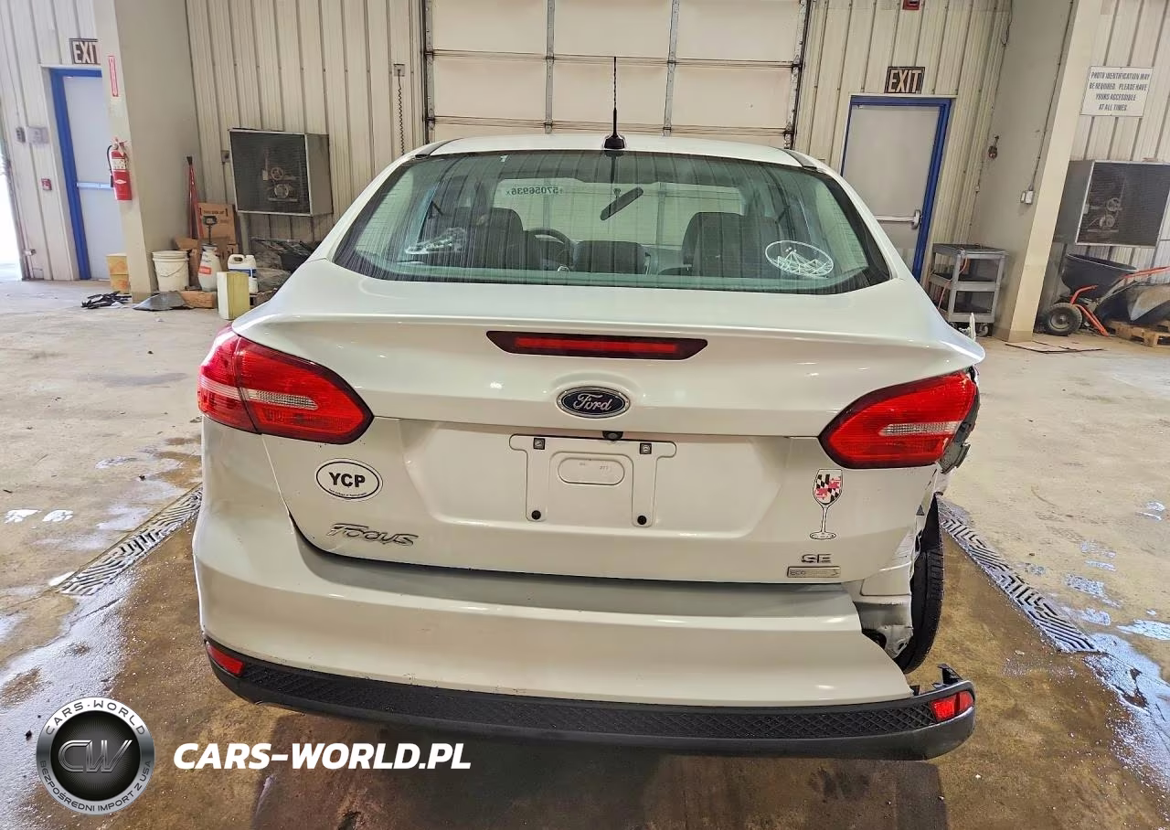 2018 Ford Focus Se VIN:1FADP3FE0JL329949 - 6