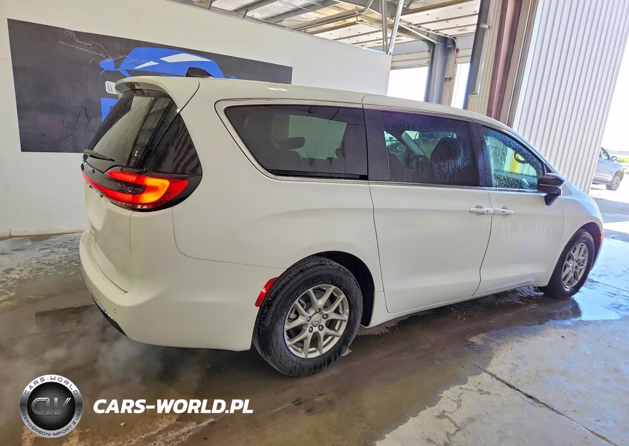2026 Chrysler Pacifica Select VIN:2C4RC1BG1TR228453 - 3