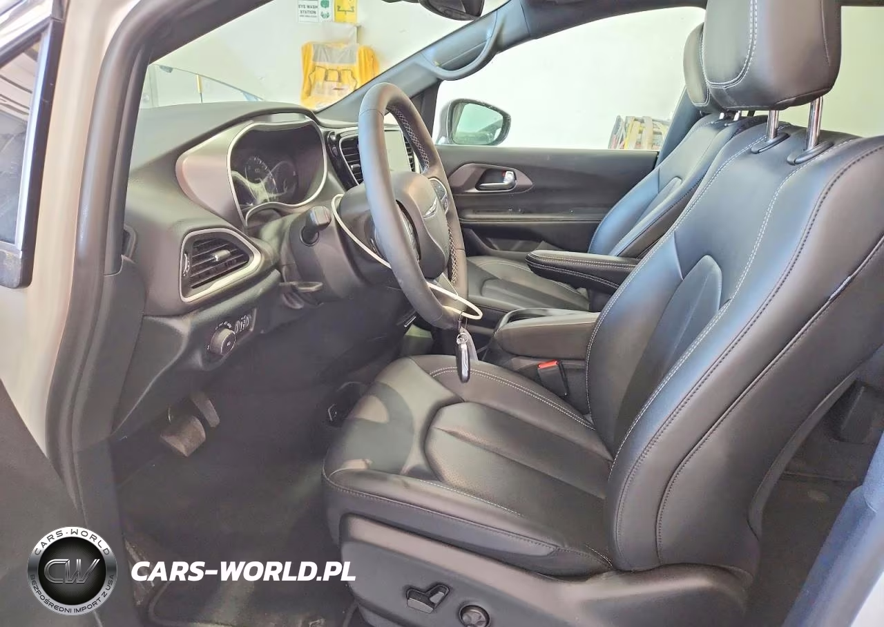 2026 Chrysler Pacifica Select VIN:2C4RC1BG1TR228453 - 7