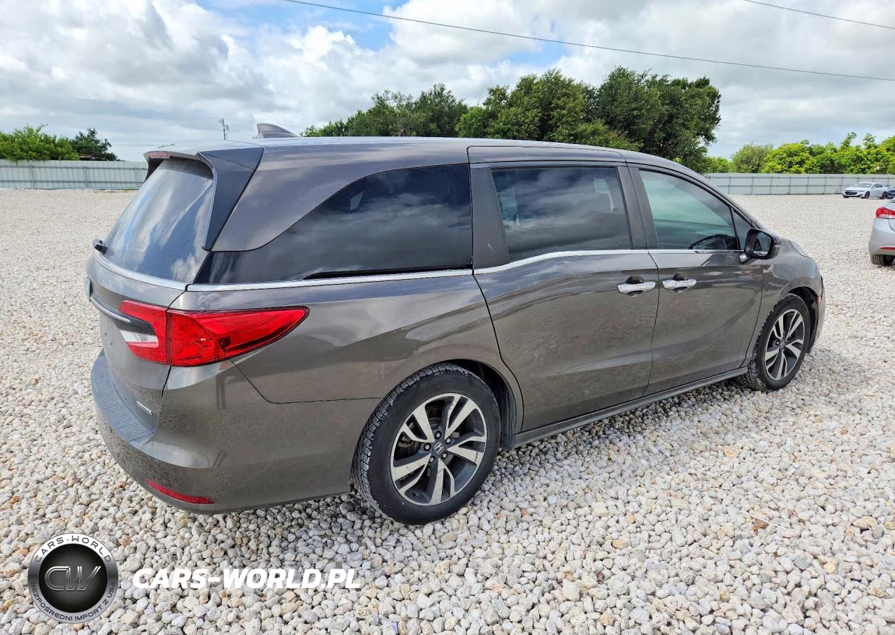 2021 Honda Odyssey Touring VIN:5FNRL6H89MB030729 - 3