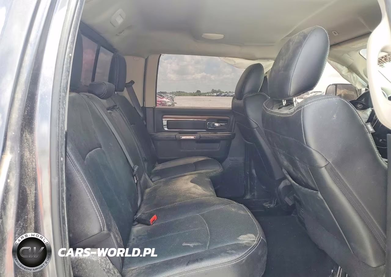 2018 Ram 1500 Laramie VIN:1C6RR7VM6JS253032 - 10