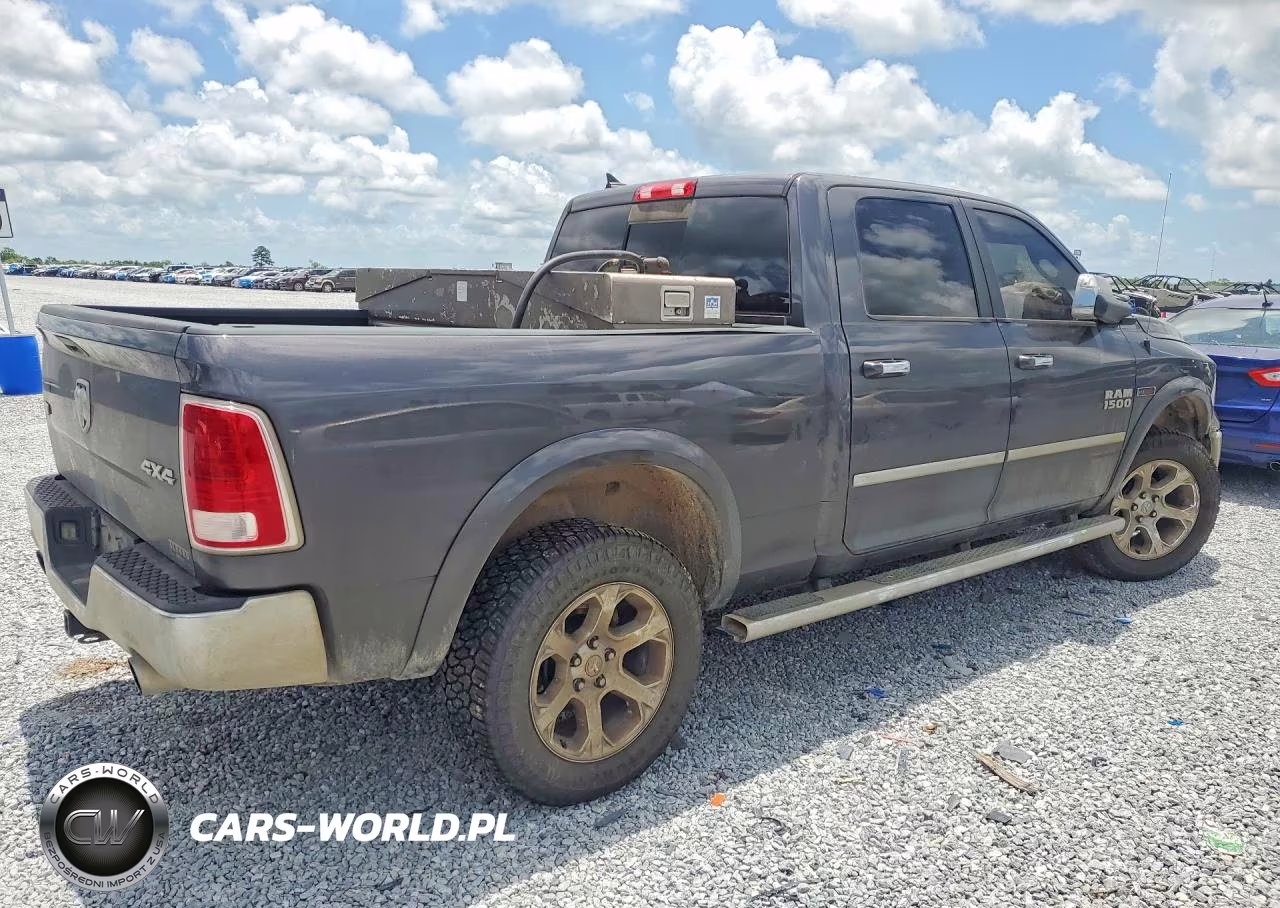 2018 Ram 1500 Laramie VIN:1C6RR7VM6JS253032 - 3