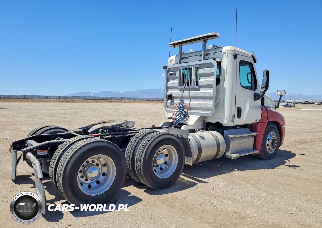 2011 Freightliner Cascadia 1 - Semi Truck VIN:1FUJGEDVXBSAY8481 - 4