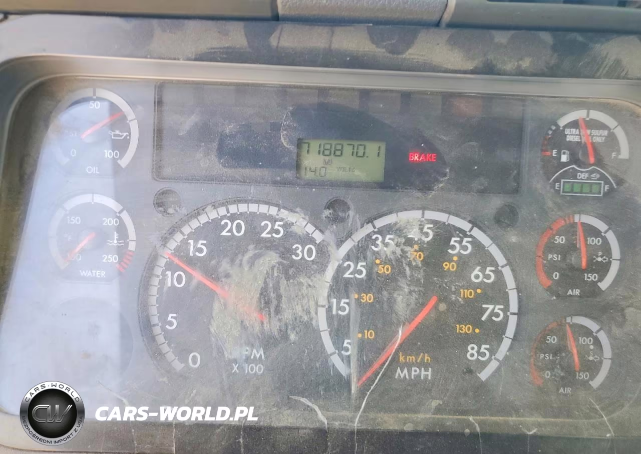 2011 Freightliner Cascadia 1 - Semi Truck VIN:1FUJGEDVXBSAY8481 - 8
