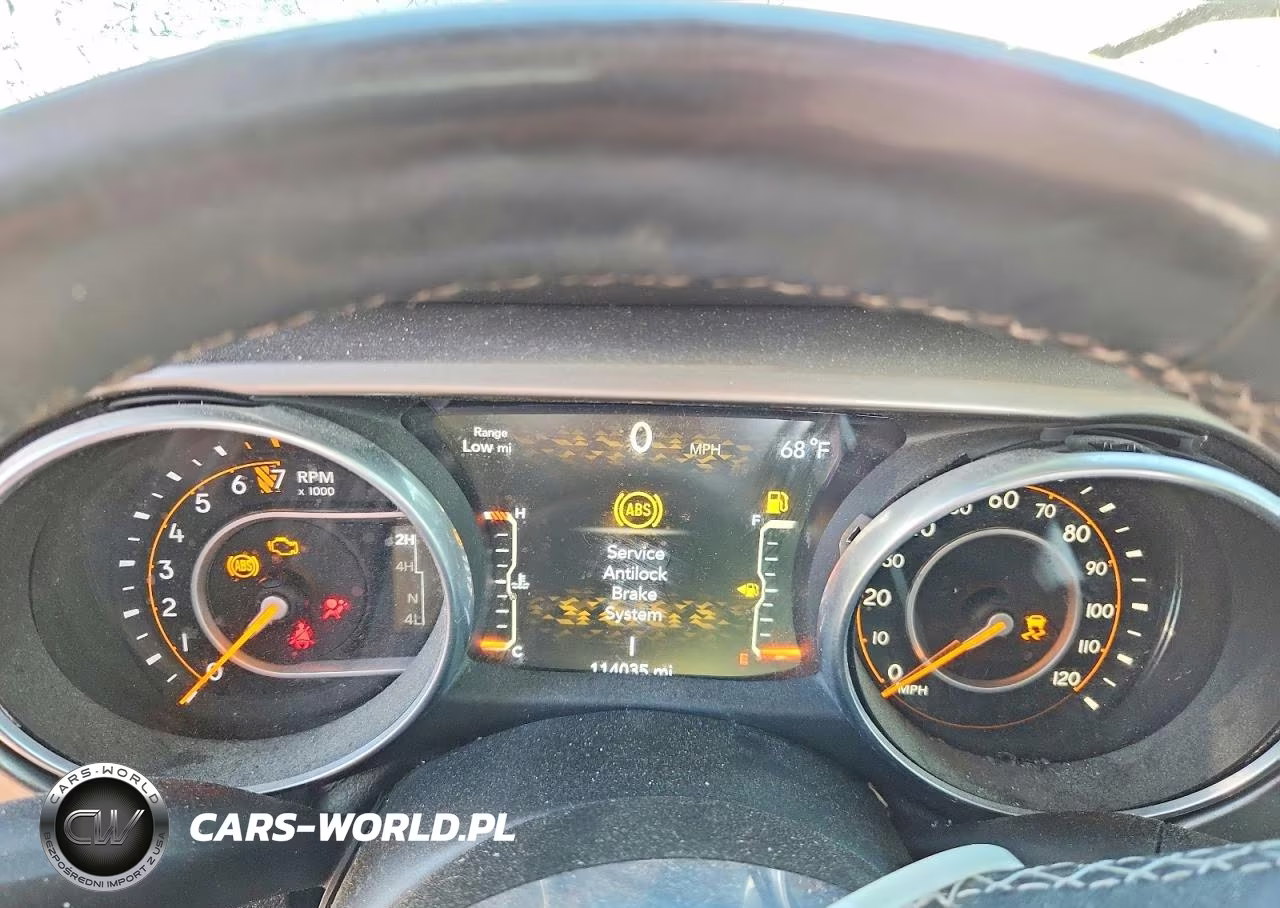 2018 Jeep Wrangler Unlimited Sahara VIN:1C4HJXEG8JW168868 - 9