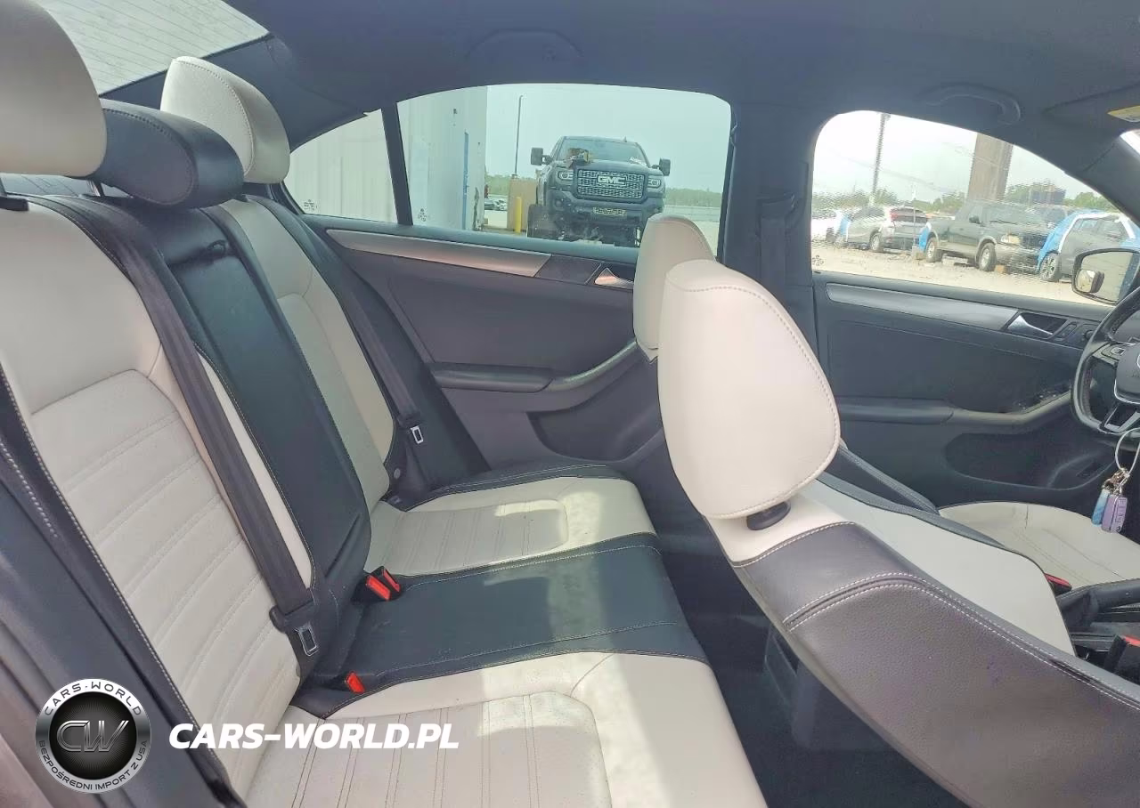 2016 Volkswagen Jetta Sport VIN:3VWD17AJXGM286412 - 10