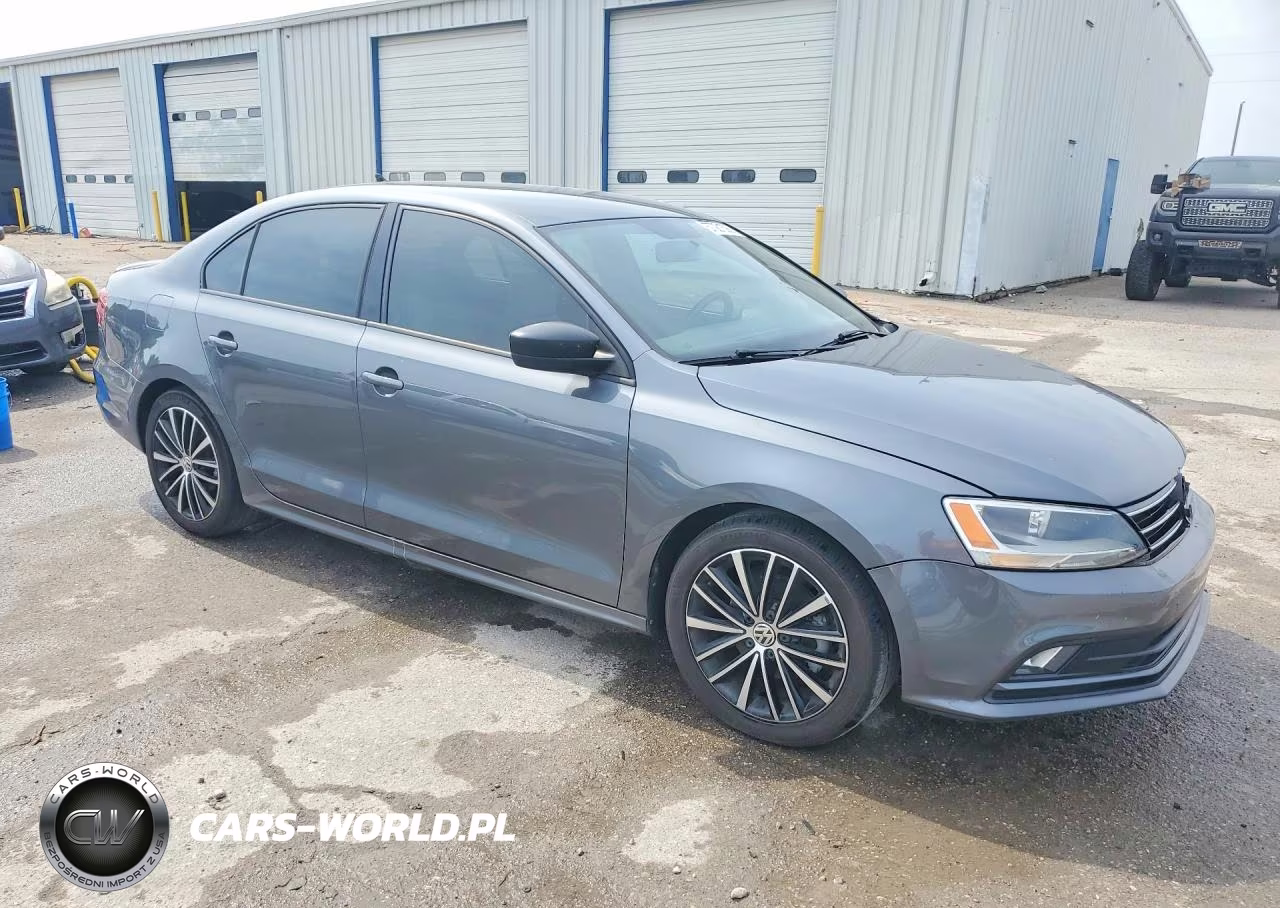 2016 Volkswagen Jetta Sport VIN:3VWD17AJXGM286412 - 4