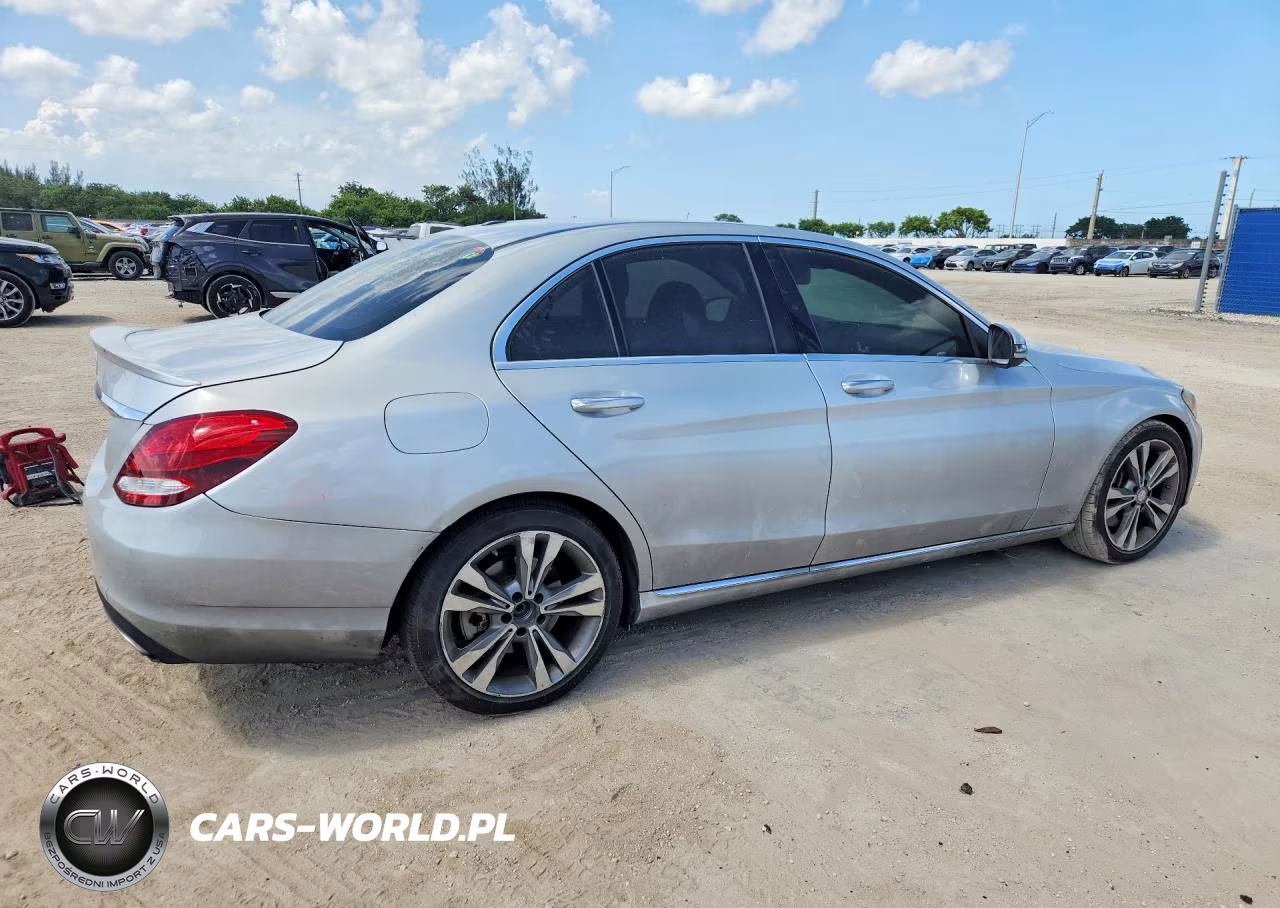 2016 Mercedes-Benz C 300 VIN:55SWF4JB2GU170385 - 3
