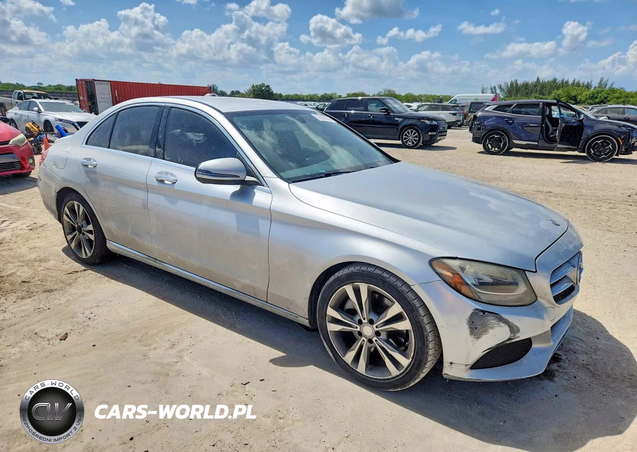 2016 Mercedes-Benz C 300 VIN:55SWF4JB2GU170385 - 4