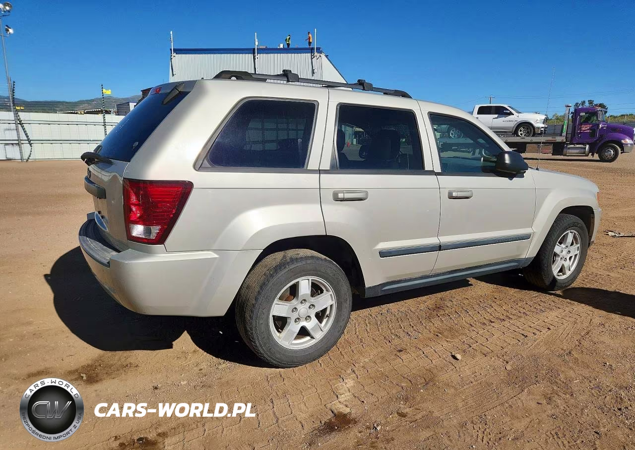 2007 Jeep Grand Cherokee Laredo VIN:1J8GR48K47C607232 - 3