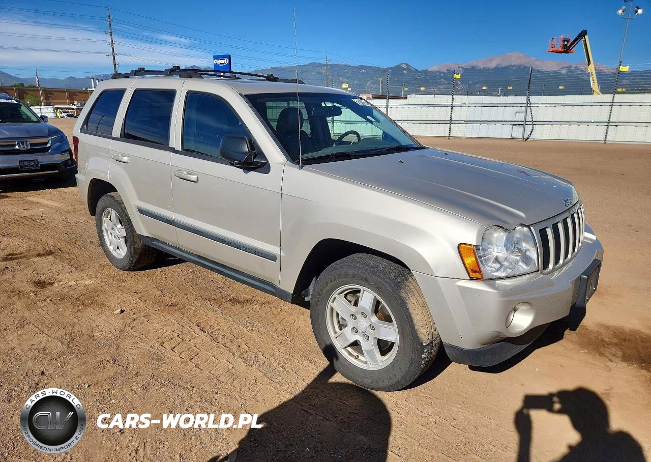 2007 Jeep Grand Cherokee Laredo VIN:1J8GR48K47C607232 - 4