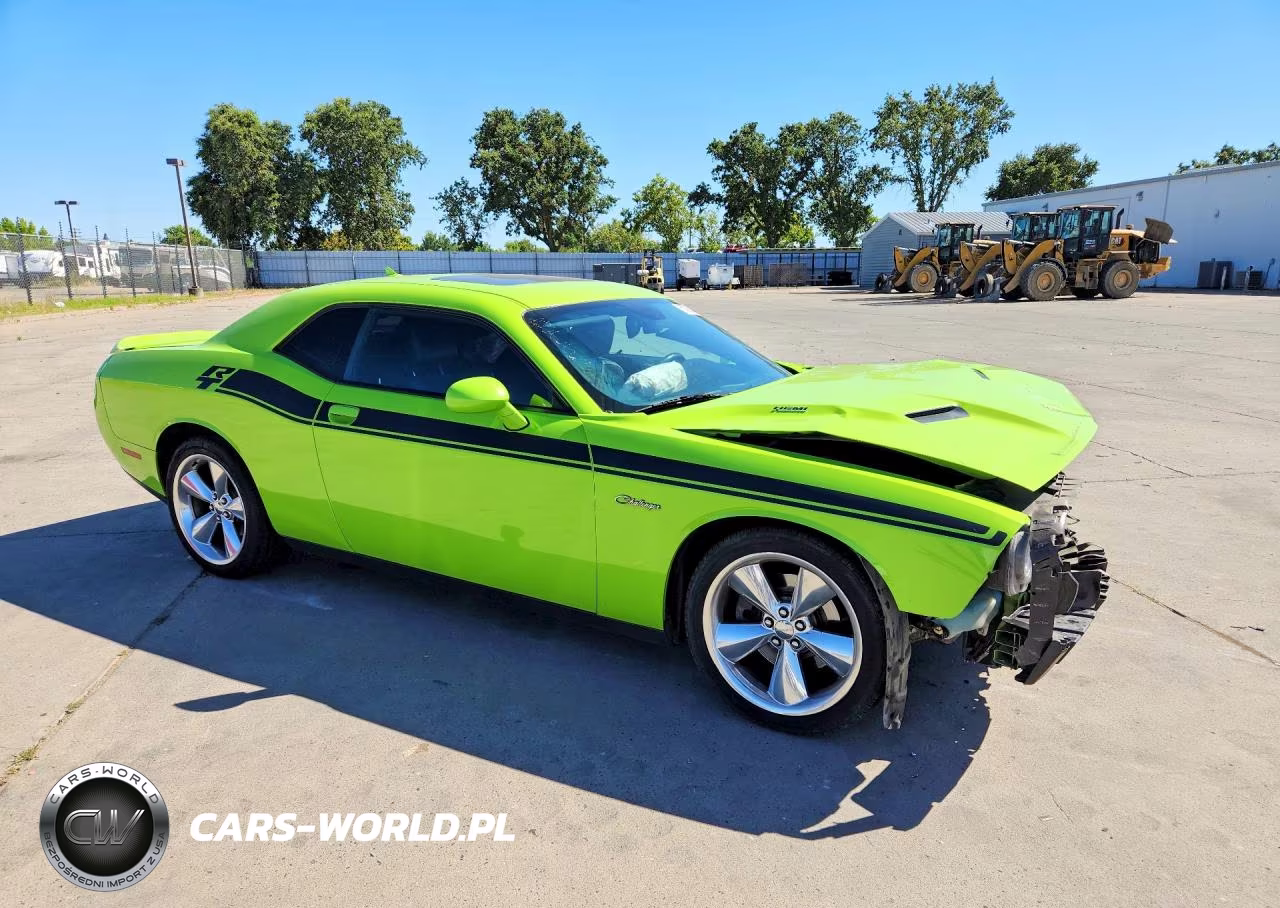 2015 Dodge Challenger Sxt Plus VIN:2C3CDZBT1FH750609 - 4